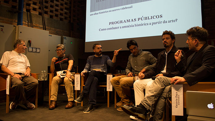 Curador Agustín Pérez Rubio e artistas debateram o resgate da história a partir da arte