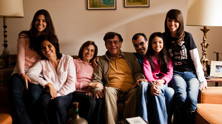 A família Moraes, em São Paulo, que reúne várias gerações sob o mesmo teto nas tardes de domingo.