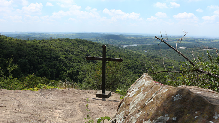 Floresta Nacional de Ipanema com a vista no alto do Morro do Araçoiaba.<br>Foto: Dalmir Ribeiro Lima