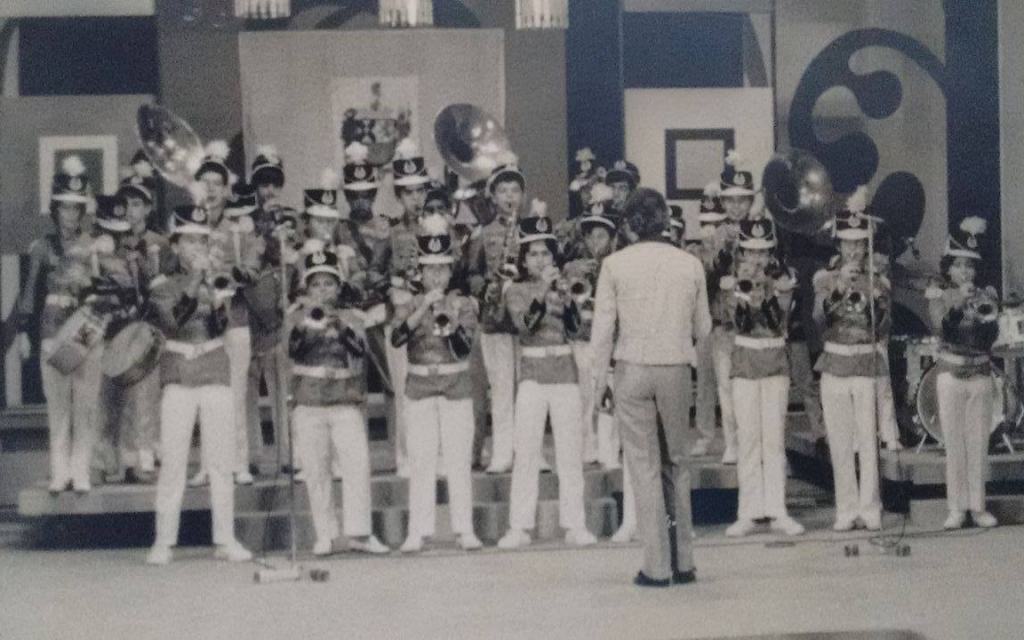 Banda Mirim Baeta Neves em sua primeira apresentação na TV – TV Record – 1972 - Arquivo pessoal