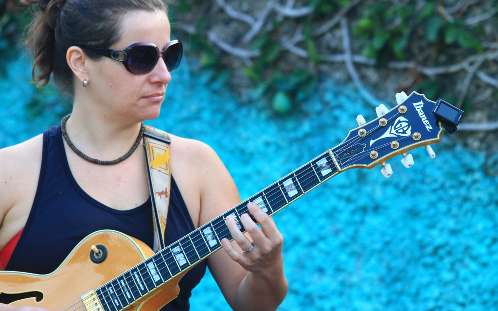 Guitarrista e compositora Luciana Romanholi - Foto - Letícia Santos