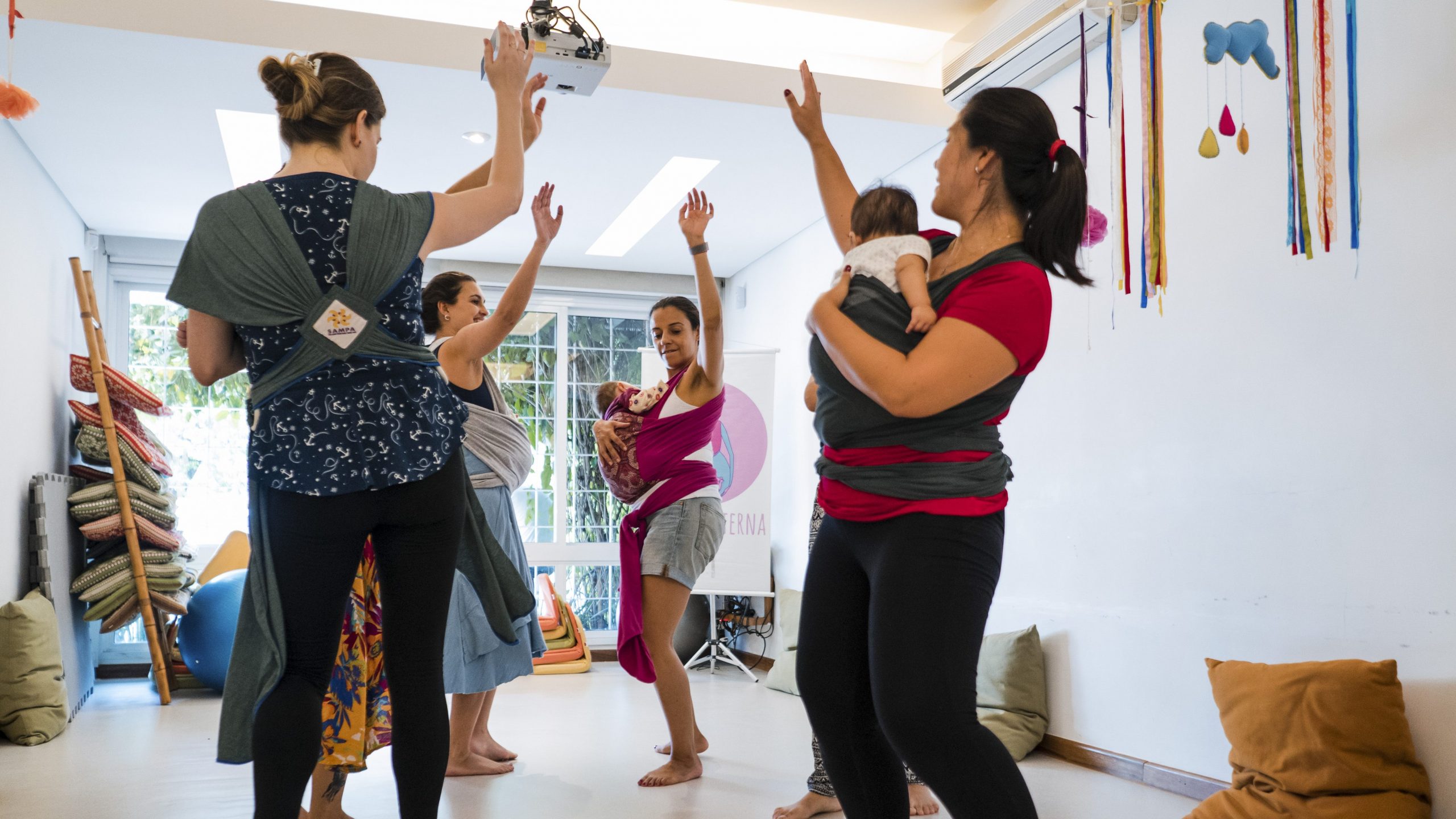 A Casa Moara promove diversas atividades para celebrar o maternar, entre elas a oficina de dança materna. Foto: Katia Ribeiro