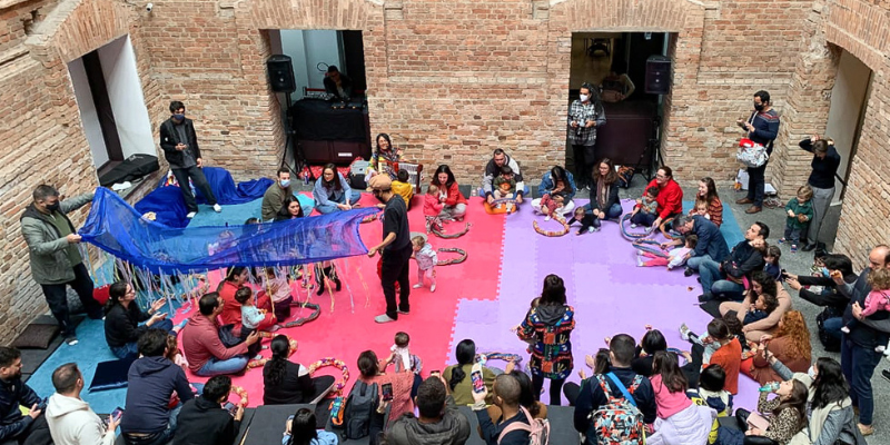 PinaFamília, projeto educativo da Pinacoteca para crianças e suas famílias. Foto: Mila Kawazaki/Pinacoteca de São Paulo.
