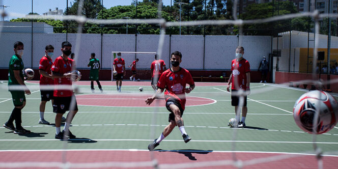Futsal masculino, treino livre em aulas abertas com Educadores do Sesc. Credito: Ricardo Ferreira