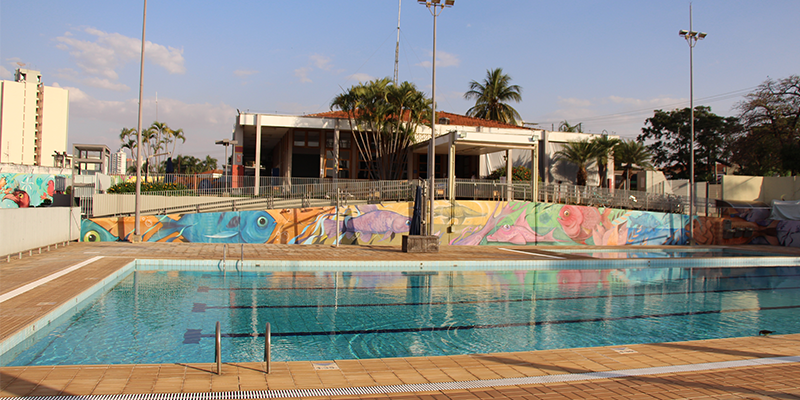 piscina aberta ao público sábado domingo e feriados. clube dos
