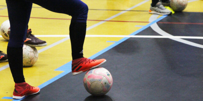 Educadores do físico-esportivo organizam recreações de futsal feminino às quintas e aos domingos. Foto: Stephany Tiveron
