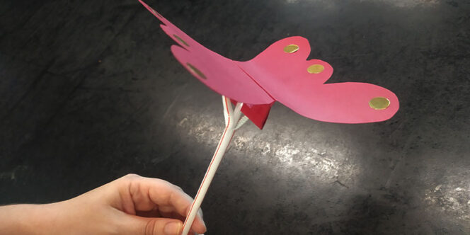 Oficina ensina a produzir criaturas que batem asas com canudo e papel. Foto: Karina Rhomberg