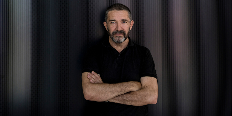 O cineasta Sérgio Tréfaut, diretor do documentário Paraíso (2021), é o convidado da seção Depoimento de junho. Foto: Tiago Miranda.