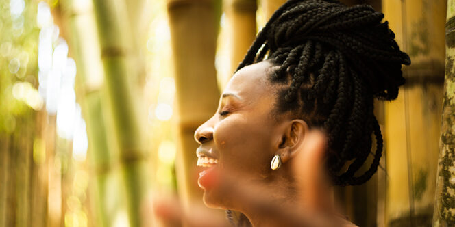 Alldry Eloise canta a ancestralidade da mulher negra, latina e caribenha.