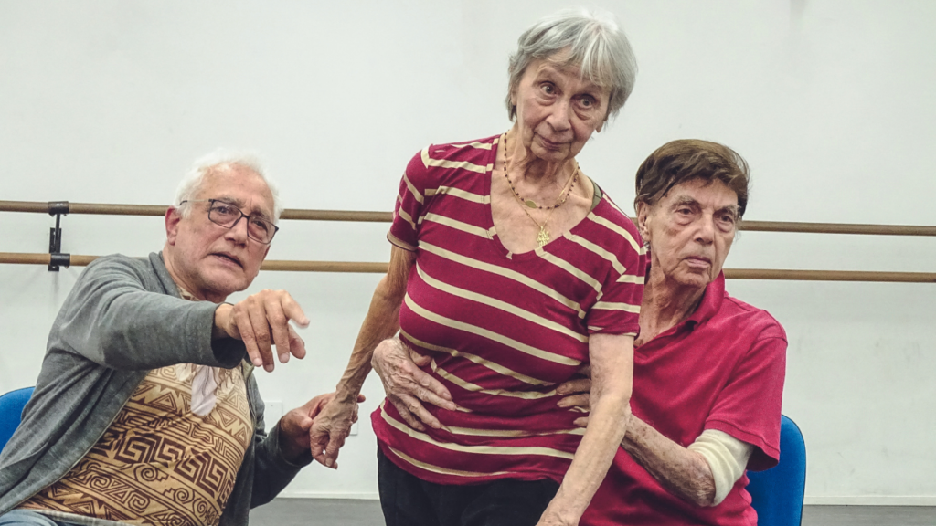 Espetáculo Corpos Velhos - Pra que Servem, de Luis Arrieta. Foto: Gil Grossi.