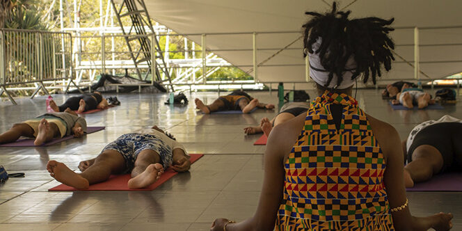 Vivenciando Kemetic: Yoga Africana com Hekau.