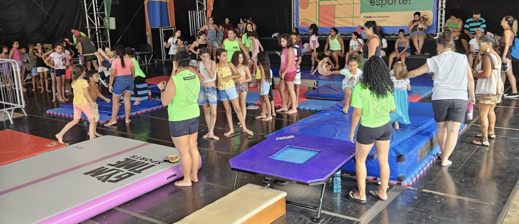 Jogos e Brincadeiras Olímpicas - Ginástica Artística - Foto: Fernanda Pais dos Santos