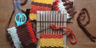 Do fio ao tecido: Tear de papelão - foto: Karina Nakahara