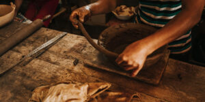 O caminho do barro e o saber-fazer quilombola - Imagem: Associação Arte nas Mãos