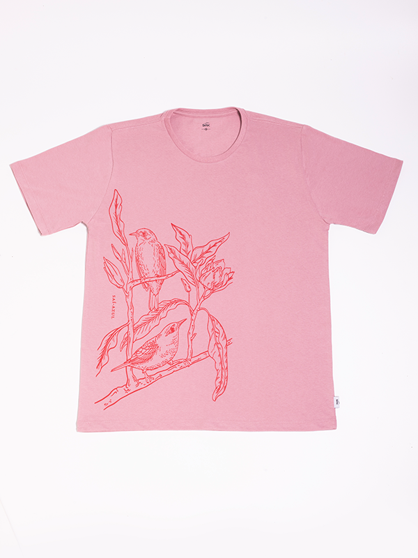 camiseta rosa sai
