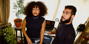 aula espetáculo Música eletrônica, ruído, instrumentos e criação intuitiva com Bebé e Felipe Salvego