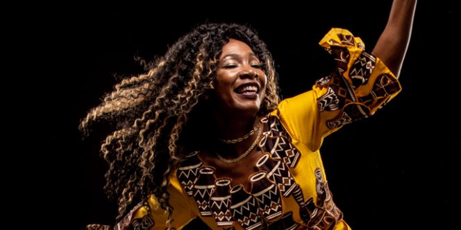 Fanta Konatê e Troupe Djembedon. Foto: Ricardo Camargo.