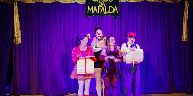 Interpretes no palco do Circo da Mafalda