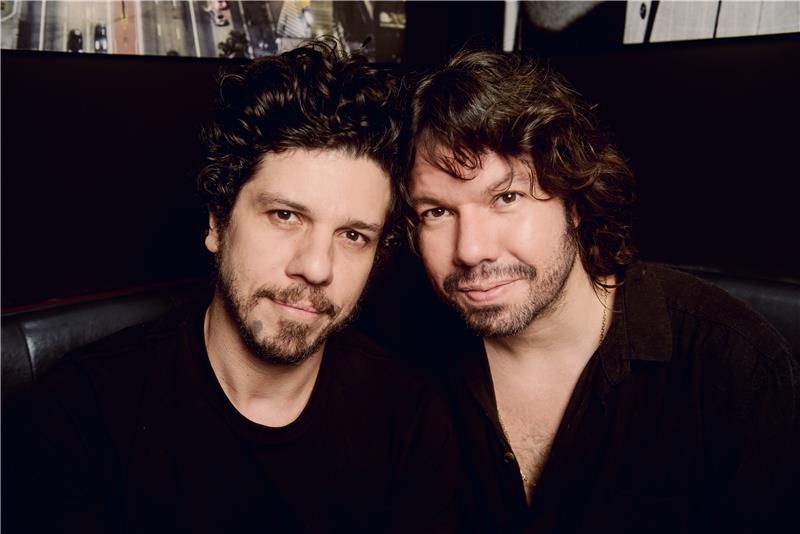 Helio Flanders e Teago Oliveira