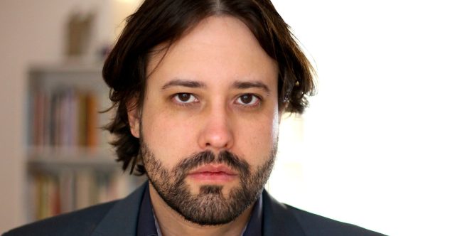 Livro lindo é livro lido - Crédito: Helena Franco