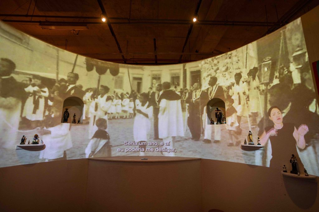 Sorocaba 06 de março de 2026 | 4ª edição da Frestas – Trienal de Artes no Sesc Sorocaba que ocorre de 28 de fevereiro a 16 de agosto de 2026, com o tema "do caminho um rezo | Cartografia Negra + Irmandade de São Benedito de Itu + Irmandade Nossa Senhoras dos Homens Pretos de Sorocaba + Quilombo Cafundó | Obra Memórias da Terra | Foto: Nilton Fukuda