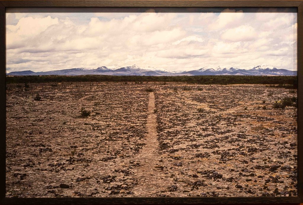 Sorocaba 06 de março de 2026 | 4ª edição da Frestas – Trienal de Artes no Sesc Sorocaba que ocorre de 28 de fevereiro a 16 de agosto de 2026, com o tema "do caminho um rezo | 03 G2 Richard Long | Obra Sahara Circle | Foto: Nilton Fukuda