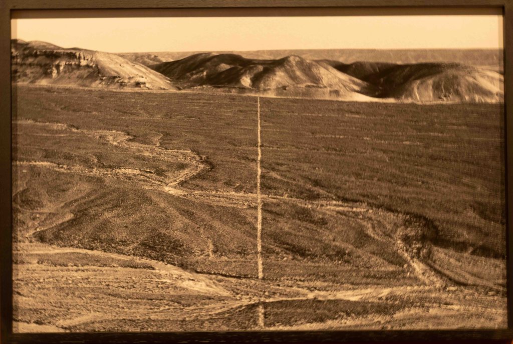 Sorocaba 06 de março de 2026 | 4ª edição da Frestas – Trienal de Artes no Sesc Sorocaba que ocorre de 28 de fevereiro a 16 de agosto de 2026, com o tema "do caminho um rezo | 03 G2 Richard Long | Obra  A line and Tracks in Bolivia | Foto: Nilton Fukuda