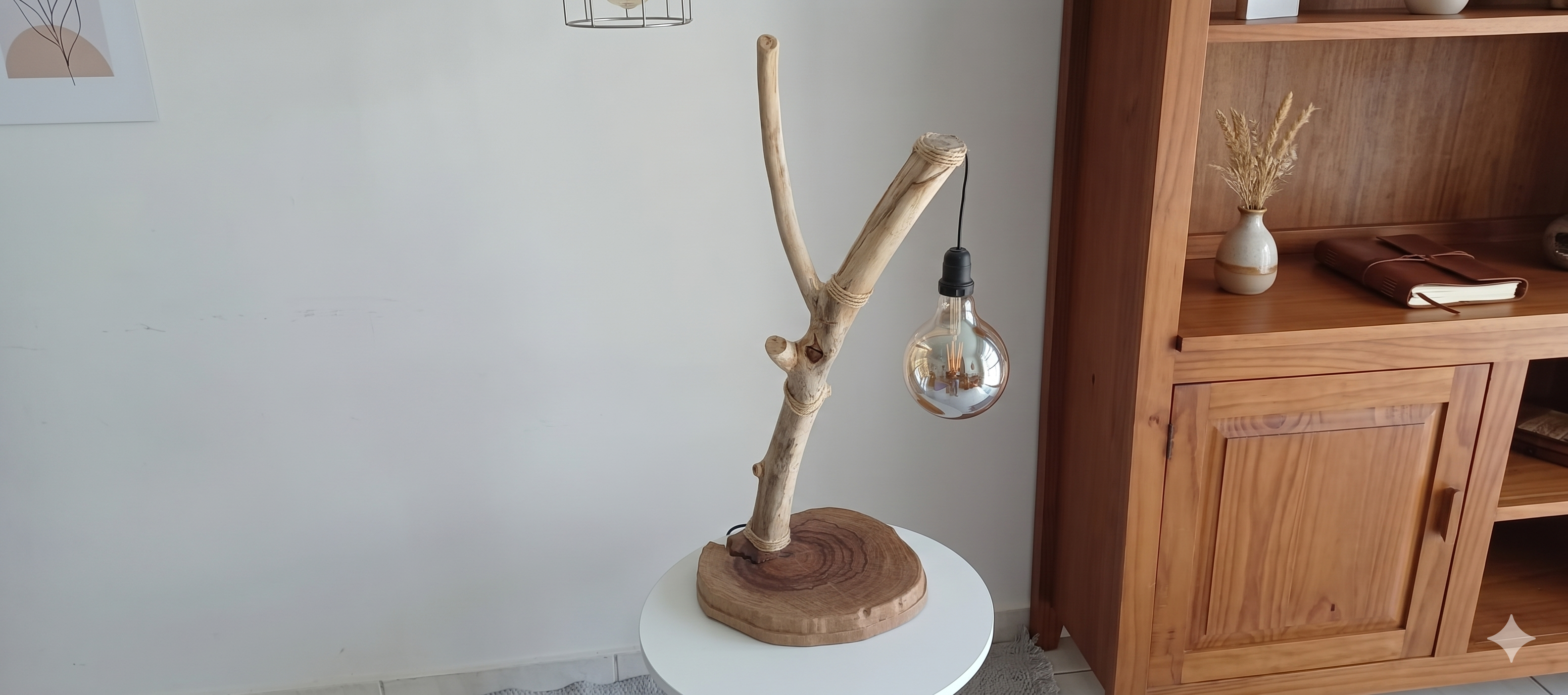 Vivências na marcenaria: construção de luminária-galho flyer