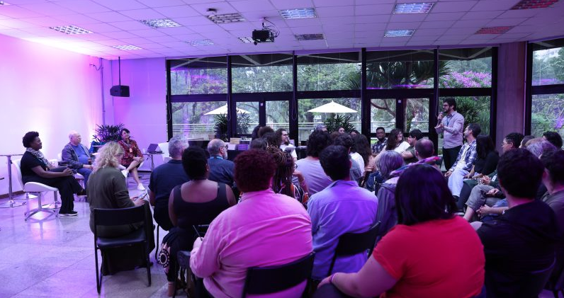 Encontro do MIRADA Pro reunindo artistas e programadores