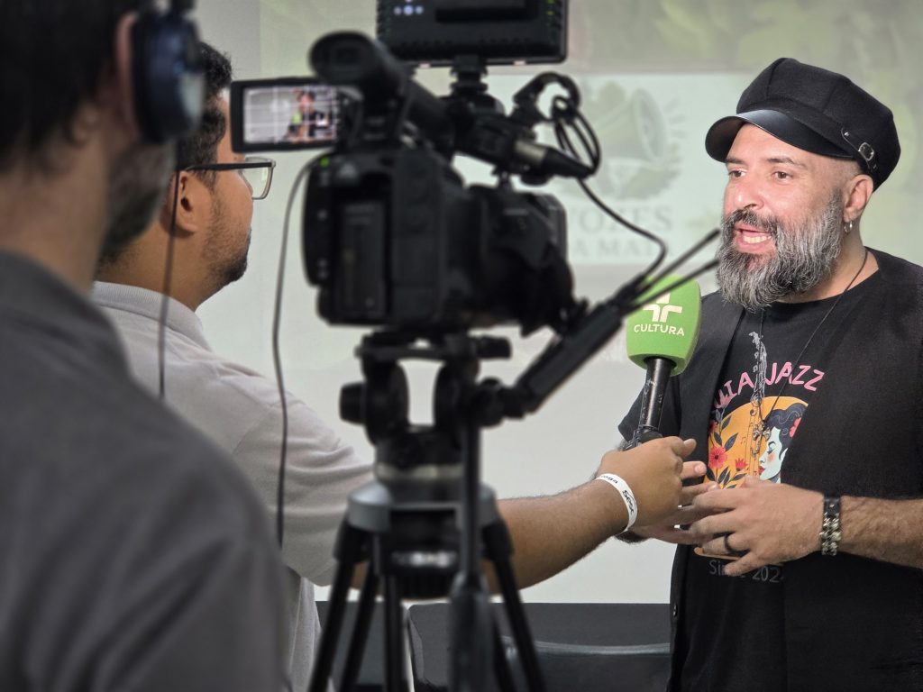 Imagens da estreia do Telejornal Vozes da Mata. Fotos: Devir Educom