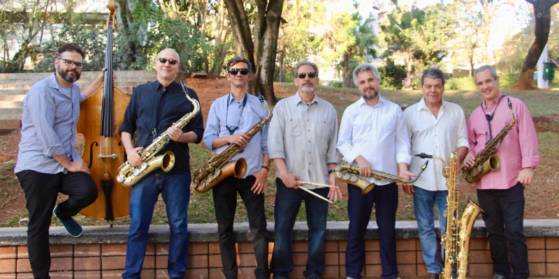 Imagem publicada pela fonte para Saxomania